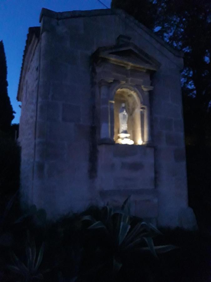Mas De La Chapelle Sainte-Elisabeth Vila Tarascon Exterior foto