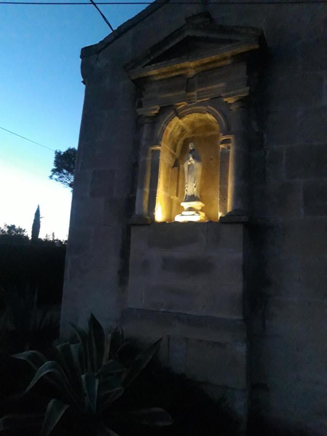Mas De La Chapelle Sainte-Elisabeth Vila Tarascon Exterior foto
